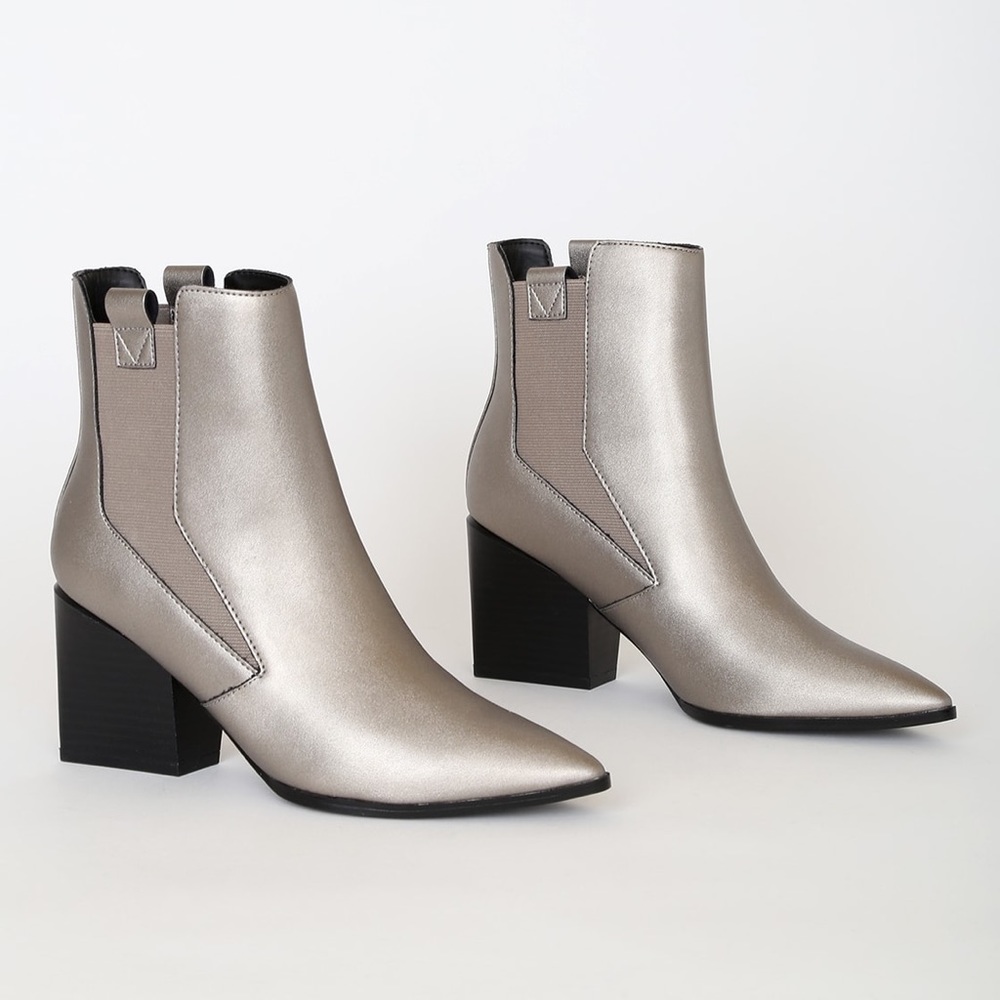 Kendall Kylie booties new in box 6 1/2